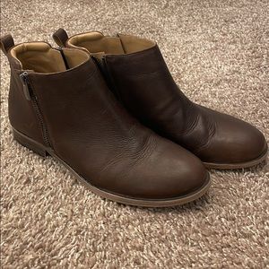 Size 8.5 brown leather Franco Sarto booties